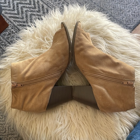 Camel colored fringe booties - Picture 6 of 9
